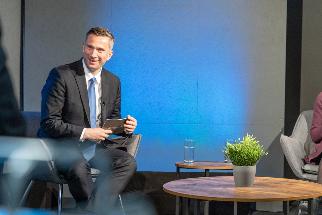 Aufnahme aus der Sendung Martin Dulig I Konkret – im Gespräch mit Gästen aus Psychologie, Wirtschaft und Gewerkschaft zum Thema &quot;Bleibt alles anders? Arbeit nach Corona&quot;