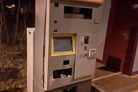 Foto: gesprengter Fahrkartenautomat 01