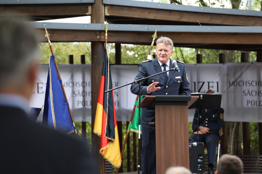 Herr Landespolizeipräsident Jörg Kubiessa hält zur Amtseinführung ein Grußwort