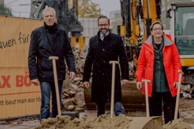 Foto: Von links nach rechts: Prof. Dr. Sebastian Lentz, Wissenschaftsminister Sebastian Gemkow und Klara Geywitz Bauministerin im Bundesministerium für Wohnen, Stadtentwicklung und Bauwesen
