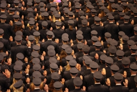 Foto: Auszubildende und Studierende der Polizei Sachsen werden vereidigt.