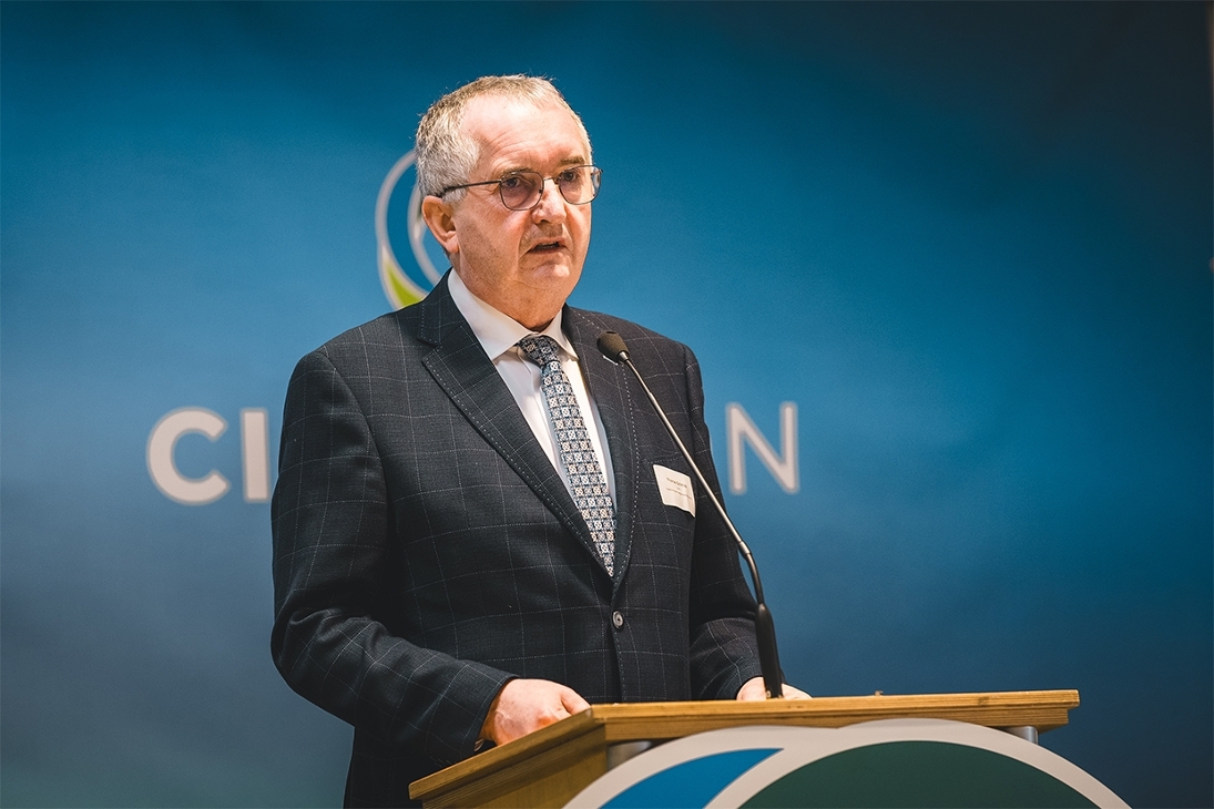 Regionalentwicklungsminister Thomas Schmidt hält anlässlich der feierlichen Vertragsunterzeichung zu CircEcon ein Grußwort.
