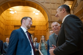Foto: Gespräch von Ministerpräsident Kretschmer mit dem Marschall der Woiwodschaft Niederschlesien, Paweł Gancarz.