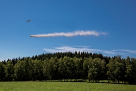 Foto: Bodenschutzkalkung des sächsischen Waldes mit dem Helikopter