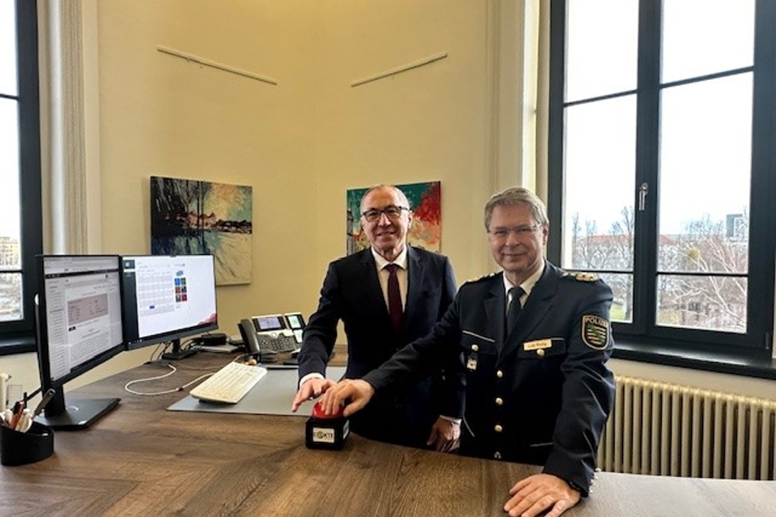 Leitender Oberstaatsanwalt der Staatsanwaltschaft Dresden Wolfgang Schwürzer und Polizeipräsident der Polizeidirektion Dresden Lutz Rodig