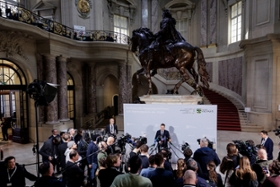 Foto: Ministerpräsident Michael Kretschmer bei einem Pressestatement