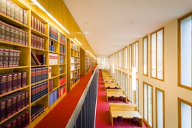 Foto: Blick in die Bibliothek der HTWD