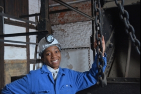 Foto: Bergbauingenieurin Esperança Bila ist zu Gast im Showtalk "Titten, Thesen, Temperamente"