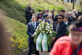 Foto: Ministerpräsident Michael Kretschmer nimmt an der Gedenkveranstaltung zum 80. Jahrestag der Begegnung an der Elbe in Strehla teil.