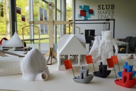 Foto: Im SLUB Makerspace entstandene Modelle