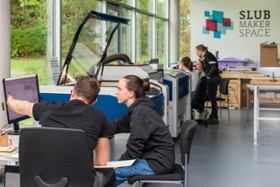 Foto: Bei einem Geräteführerschein im SLUB Makerspac
