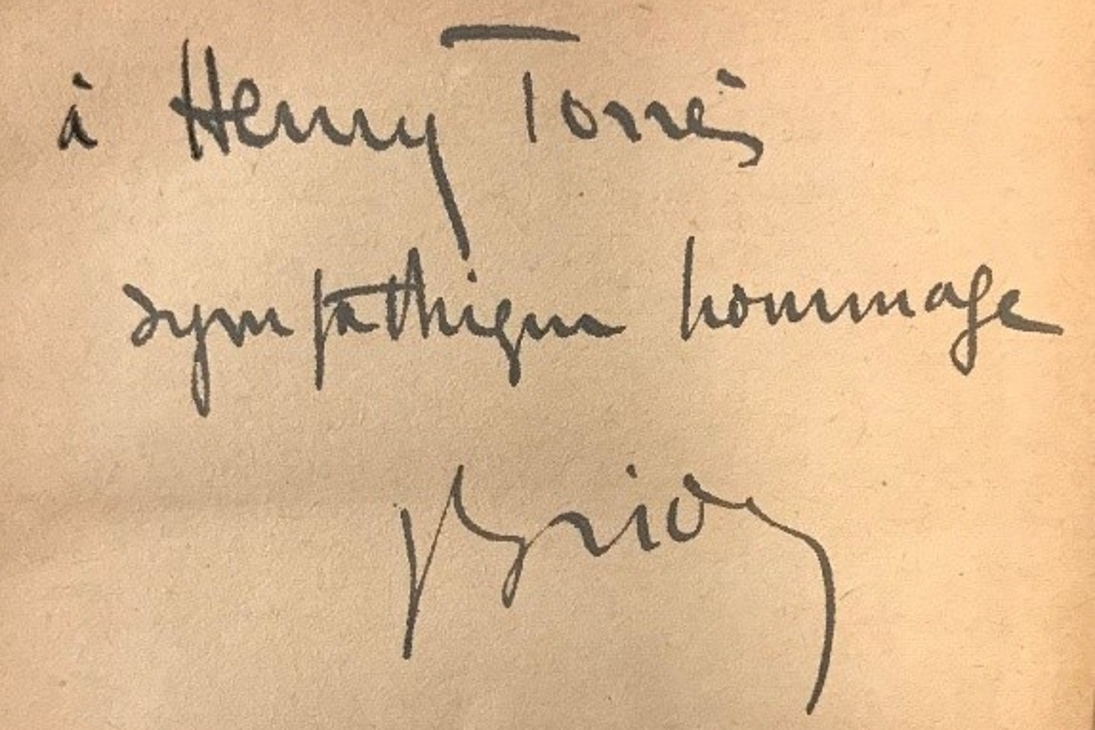 Autorenwidmung von Marcel Brion an Henry Torrès in einem der von der SLUB Dresden identifizierten Bände
„à Henry Torrès sympathique hommage Brion.“