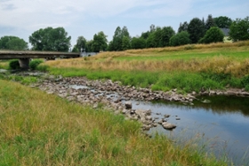 Foto: beschädigte Sohle und Böschungen der Zwickauer Mulde