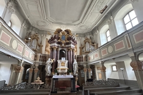 Foto: Schlosskirche Tiefenau, Blick zum Altar