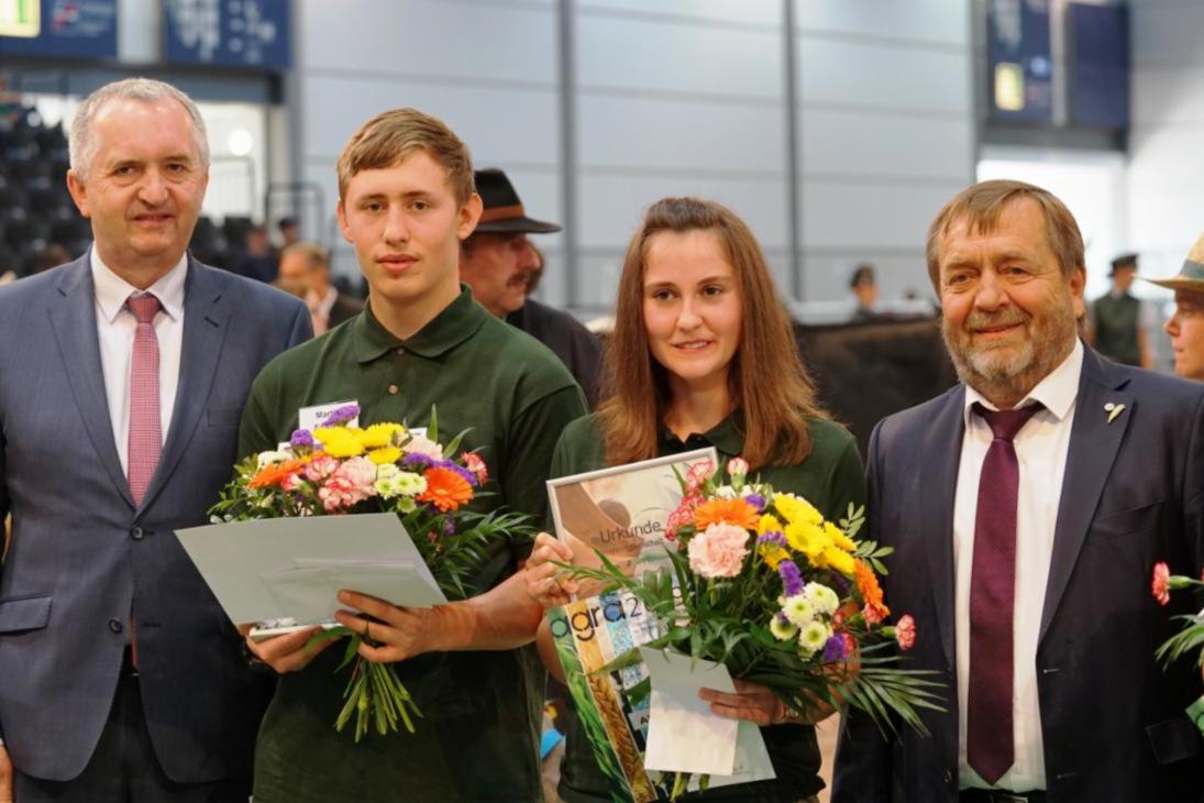 V.l.n.r. Staatsminister Thomas Schmidt, Martin Simmig, Elisa Eichler, Wolfgang Vogel (Landesbauernpräsident)