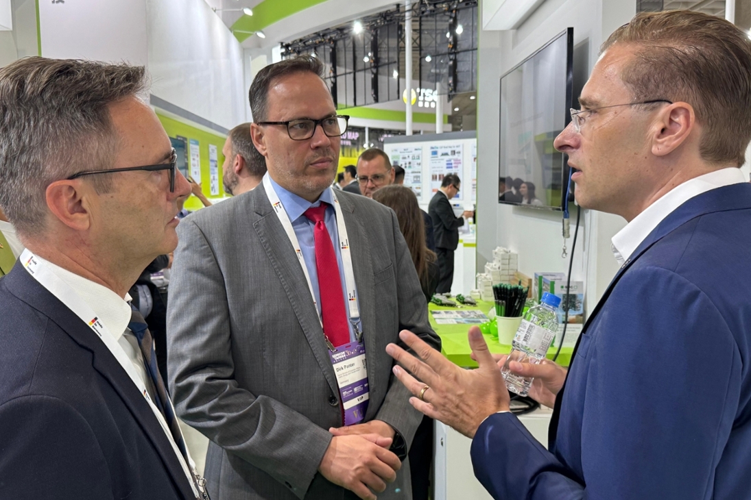 SEMICON Taiwan 2025 - Staatsminister Dirk Panter beim Messerundgang