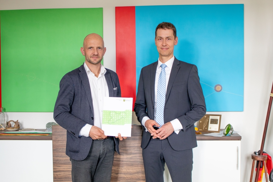 Landrat des Landkreises Görlitz, Stephan Meyer und Präsident der Landesdirektion Sachsen, Béla Bélafi