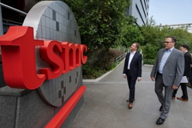 Foto: Ministerpräsident Michael Kretschmer und Wirtschaftsminister Dirk Panter besuchen den Hauptsitz von TSMC in Hsinchu (Taiwan).