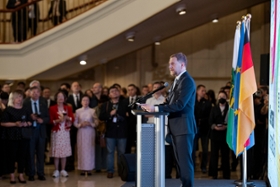 Foto: Ministerpräsident Michael Kretschmer nimmt an den Feierlichkeiten zum Tag der Deutschen Einheit sowie 25 Jahre Deutsches Institut Taipei im Nationaltheater teil und spricht ein Grußwort.