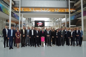 Foto: Ministerpräsident Michael Kretschmer besuchte den Hauptsitz von TSMC in Hsinchu (Taiwan) und führte ein Gespräch mit CEO & Chairman Dr. C. C. Wei.