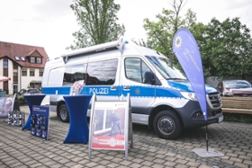 Foto: Das Infomobil der Polizei Sachsen bei einem Präventionstermin.