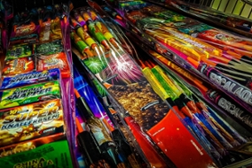 Foto: Auswahl an Feuerwerksartikeln im Handel