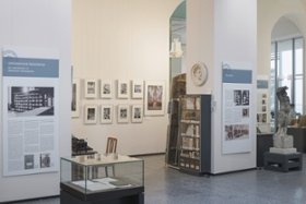 Foto: Blick in die Jahresausstellung »Gebautes Vermächtnis – Bewahrtes Gedächtnis. Das Sächsische Denkmalarchiv« des Landesamtes für Denkmalpflege Sachsen