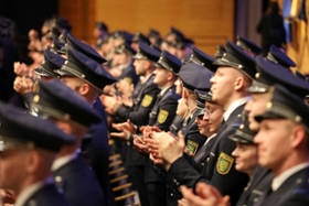 Foto: Frisch ernannte Polizistinnen und Polizisten