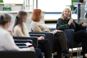 Foto: Festveranstaltung zum Internationalen Frauentag_Podiumsgespräch