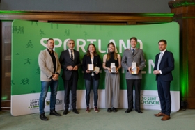 Foto: Ehrung von Josie Hofmann Josephine Schlörb & Fridtjof Petzhold durch Ministerpräsident Kretschmer, Staatsminister Schuster und Christian Pöhler (Leiter Olympiastützpunkt).