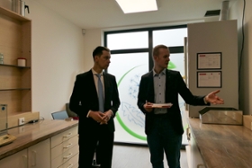 Foto: LDS-Präsident Béla Bélafi und Pharmazierat Dr. Dima Kuzmenka (v.l.)