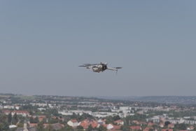 Foto: dji_mini4pro im Flug