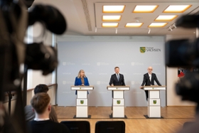 Foto: Am 13. und 14. April trifft sich das Sächsische Kabinett zu einer auswärtigen Kabinettssitzung in Berlin. Im Mittelpunkt der Kabinettssitzung steht der Austausch mit Bundesministern. Pressestatements mit Michael Kretschmer, Ministerpräsident von Sachsen, Petra Köpping, stellvertretende Ministerin und Staatsministerin für Soziales und Gesellschaftlichen Zusammenhalt und Regierungssprecher Ralph Schreiber.