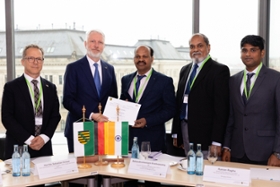 Foto: v.l. Dr. Nils Geißler, Abteilungsleiter SMWA, Sebastian Scheel, Staatssekretär SMWA, Balasubramaniam Krishnasamy, Chairman and Managing Director Overseas Manpower Corporation Limited (OMCL) and Goverment of Tamil Nadu, Raman Raghu, RG Bronze Manufacturing Company Pvt. Ltd. Member SICCI Executive Committee, Rajkumar Kamala Vaidyanathan, Tamil Nadu Skill Development Corporation (TNSDC)