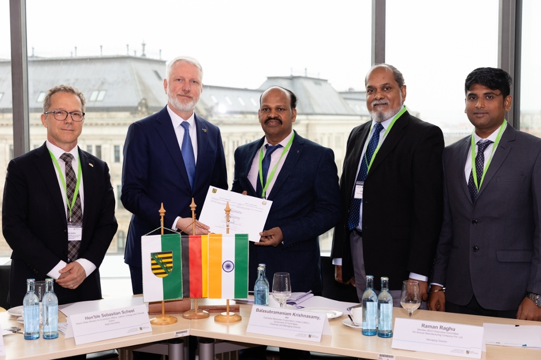 v.l. Dr. Nils Geißler, Abteilungsleiter SMWA, Sebastian Scheel, Staatssekretär SMWA, Balasubramaniam Krishnasamy, Chairman and Managing Director Overseas Manpower Corporation Limited (OMCL) and Goverment of Tamil Nadu, Raman Raghu, RG Bronze Manufacturing Company Pvt. Ltd. Member SICCI Executive Committee, Rajkumar Kamala Vaidyanathan, Tamil Nadu Skill Development Corporation (TNSDC)