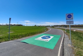 Foto: Die Kamenzer Straße zwischen Radeberg und dem Wachauer Ortsteil Leppersdorf wird offiziell zur Fahrradstraße.