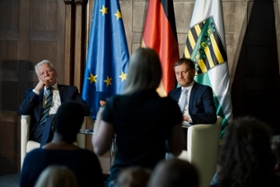 Foto: Gedenken an die Befreiung vom Nationalsozialismus und die Beendigung des Zweiten Weltkriegs in Europa in der Sächsischen Staatskanzlei. Nach der Begrüßung durch den Ministerpräsidenten und dem Grußwort des Landtagspräsidenten Alexander Dierks  hielt der Bundespräsidenten a. D., Dr. Joachim Gauck, die Gedenkrede.