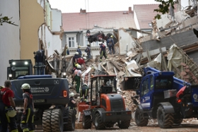 Foto: Bilder des aktuellen Standes (hinter dem eingestürzten Haus)