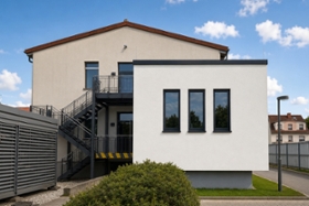 Foto: Außenansicht Polizeirevier Delitzsch mit Anbau