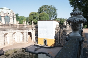 Foto: Eingehauste Brunnenkaskade im Nymphenbad im Dresdner Zwinger