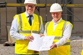 Foto: Wirtschaftsminister Dirk Panter (links) und Dany Schmidt, Vorsitzender der Geschäftsführung