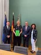 Foto: vlnr: Amtschef des Justizministeriums, Till Pietzcker, Oberstaatsanwältin Kerstin Nowotny, Generalstaatsanwalt Wolfgang Schwürzer und Abteilungsleiterin im SMJus, Dr. Nadja Anders.