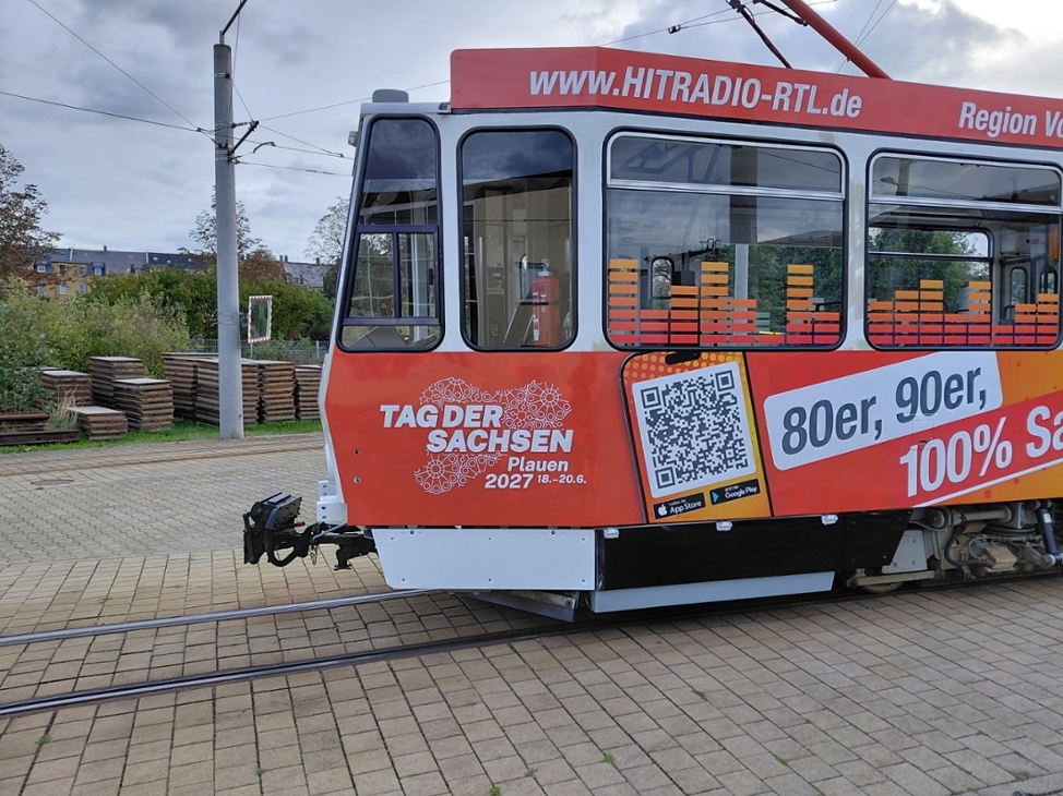 In Plauen weist jetzt auch eine Straßenbahn auf das Großereignis im kommenden Jahr hin.