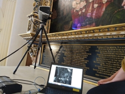 Foto: Zerstörungsfreie Schadensmessungen am Cranach Altar der Schlosskirche Augustusburg, 2020