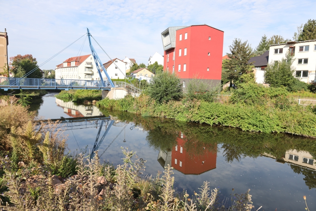 Blick Richtung Staupitzstraße und Fußgängerbrücke Staupitzweg vor Beginn der Baumaßnahme
