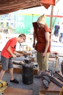Foto: Schmieden mit Hammer und Amboss