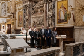 Foto: Ministerpräsident Kretschmer nimmt mit der Delegation anlässlich des 30-jährigen Bestehens des Staatskirchenvertrags an einem Gottesdienst sowie an einem anschließenden Empfang im Päpstlichen Institut Santa Maria dell’Anima teil. Mit dem Staatskirchenvertrag gewährleistet der Freistaat Sachsen u. a. die Freiheit des Bekenntnisses und der öffentlichen Ausübung des katholischen Glaubens und stellt die Religionsausübung unter gesetzlichen Schutz.