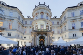 Foto: Der Freistaat Sachsen ist Gastland des diesjährigen Empfangs der Deutschen Botschaft in Prag. Die Veranstaltung wurde damit zugleich zu einer Bühne für Sachsen und seiner engen Verbindung zu seinem tschechischen Nachbarn. Präsentiert hat sich Sachsen im historischen Garten der Deutschen Botschaft in Prag.