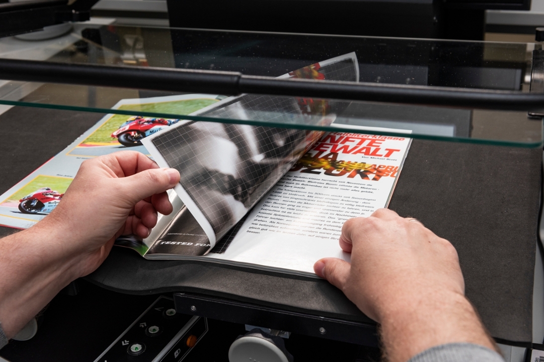 Die digitalisierten Programme sind anschließend inklusive Volltexterkennung weltweit frei auf sachsen.digital verfügbar.
