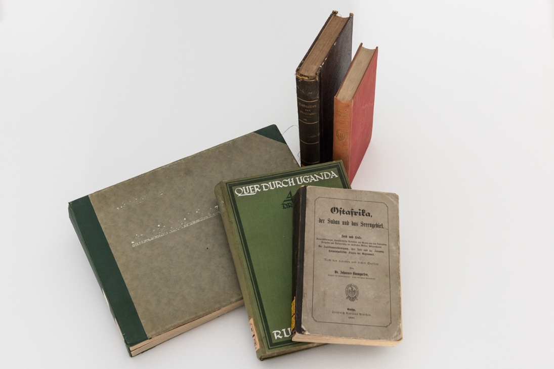 Bücher aus dem Eigentum Julius Hellmann, die in der SLUB Dresden aufgefunden wurden.